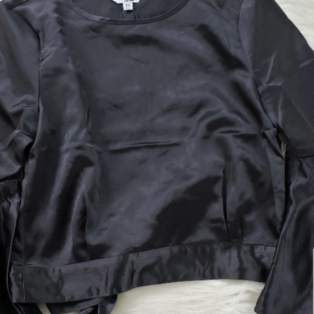 Jack by BB Dakota Retro Inspired Chic Bell Sleeve Black Satin Crop Top Size XS - Picture 2 of 7